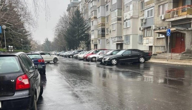 В ход е и ремонтът в Парка на младежта