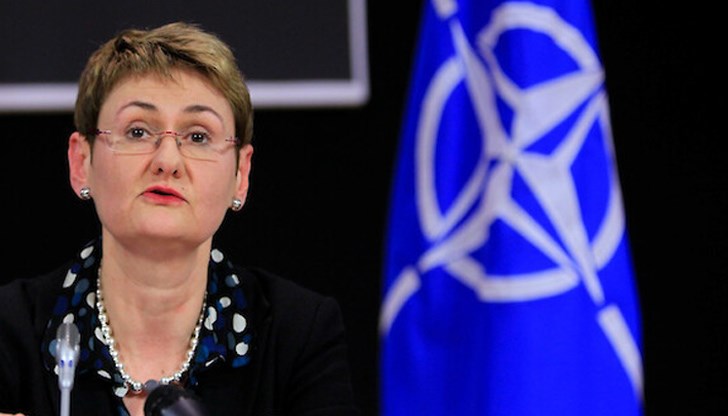 Президентът Владимир Путин се противопоставя, като сравнява този ход със САЩ, които разполагат част от ядрения си арсенал на територията на европейските си съюзници Президентът Владимир Путин се противопоставя, като сравнява този ход със САЩ, които разполагат част от ядрения си арсенал на територията на европейските си съюзници