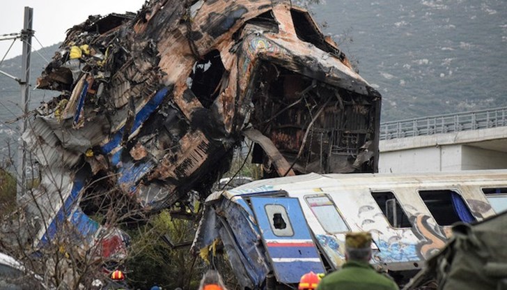 Общо 57 души загинаха при сблъсък между пътнически и товарен влак в Темпе, Централна Гърция, на 28 февруари
