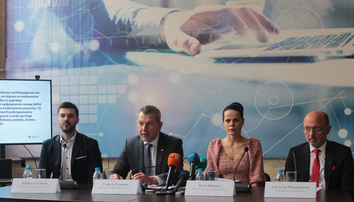 Приложението значително улеснява лекарите, но най-важно е, че се подобрява услугата към пациента, коментира министър Асен Меджидиев