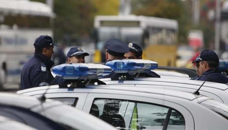 Жената трябвало да пренася "дарения" за бежански лагери край Русе Жената трябвало да пренася "дарения" за бежански лагери край Русе