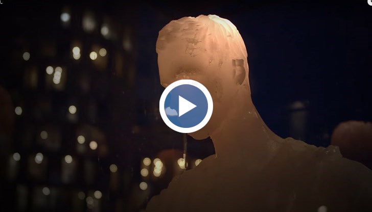 Скулптури-свещи под формата на мъж се появиха в най-големите градове на Дания