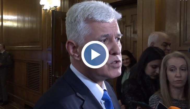 Ако частни компании от българския военно-промишлен комплекс имат капацитет да произвеждат такива, тези фирми сами решават с кого да търгуват и за кого да изнасят, заяви още Димитър Стоянов