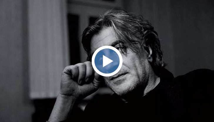 По думите на режисьора ситуацията в Народния театър е едно мини копие на ситуацията в цялата държава