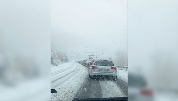 За ситуацията споделят потребители на фейсбук групата "ГКПП Маказа - трафик и полезна информация" За ситуацията споделят потребители на фейсбук групата "ГКПП Маказа - трафик и полезна информация"