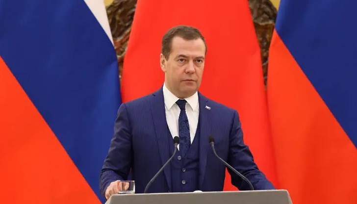 Настъпва мрачен залез на цялата система от международни отношения, заяви още Дмитрий Медведев