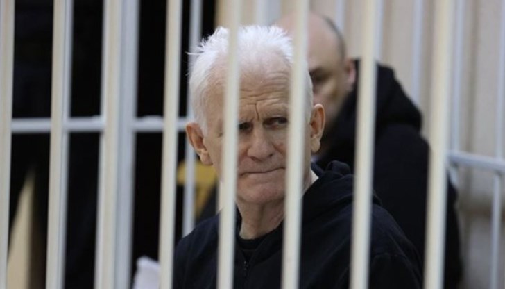 Алес Беляцки е и ключова фигура в демократичното движение в Беларус