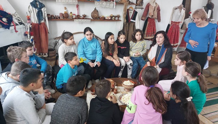 НЧ “Пробуда -1901 г“ събра екип от ученици и местни жители, за да проучат обичаите и традициите на родния край