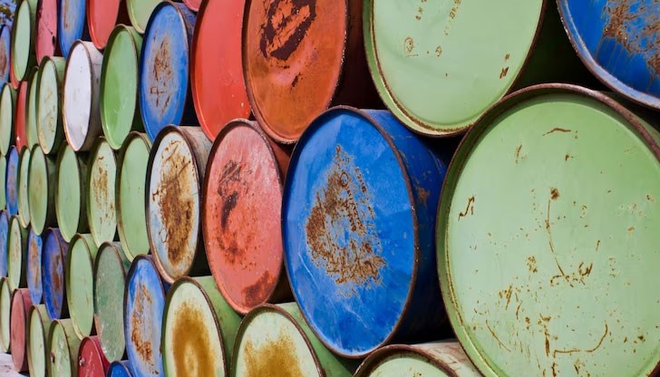 Руските нефтени компании изпитват нарастващи проблеми с износа на дизелово гориво, което от февруари попадна по ударите на европейското ембарго и наложения от страните на Г-7 таван на цените Руските нефтени компании изпитват нарастващи проблеми с износа на дизелово гориво, което от февруари попадна по ударите на европейското ембарго и наложения от страните на Г-7 таван на цените