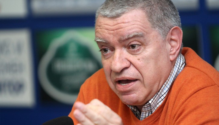 Поне половината от хората сега ще изберат да гласуват с хартиени бюлетини, допълва Константинов