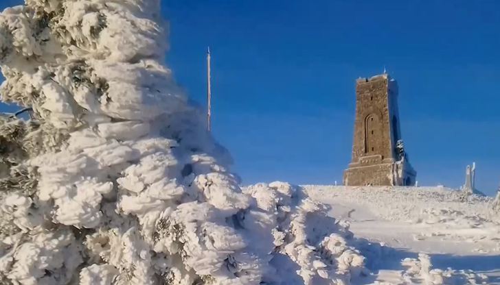 Дори в преспи и при ураганен вятър, всеки ден наряд