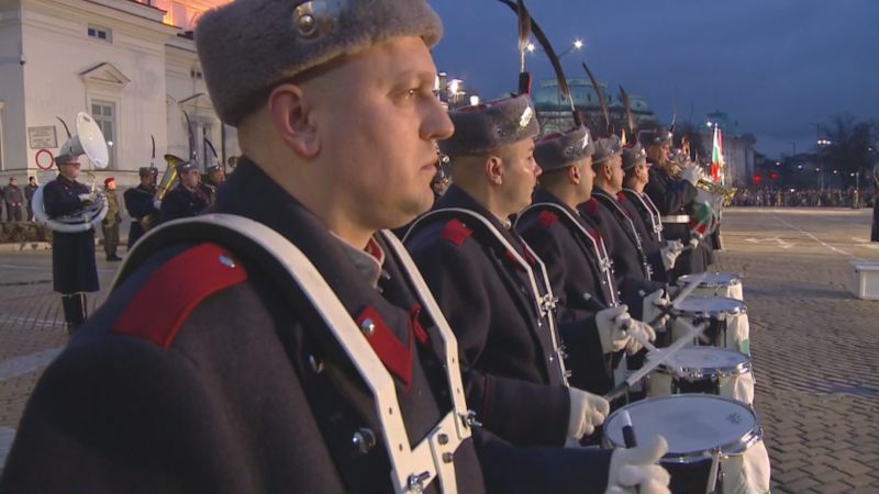 Кулминацията на тържествата е на площад Народно събраниеВ София се