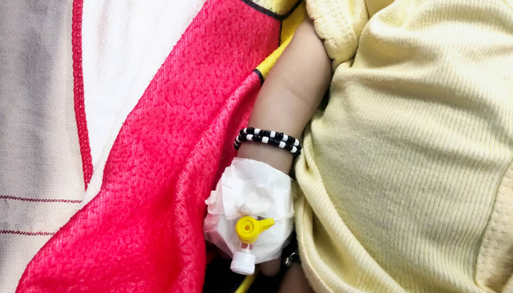 17-дневното бебе е получило второ вливане на антибиотик минути след