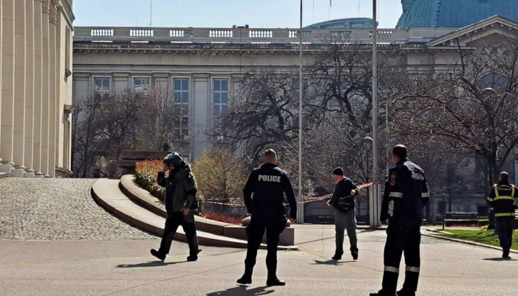 Сигнали за поставени бомби са получени и на адреси, на