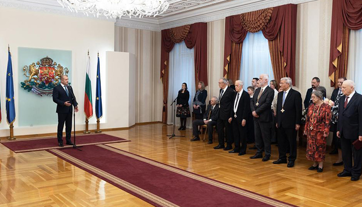 Церемонията се проведе в Гербовата зала на Дондуков“ 2Президентът Румен