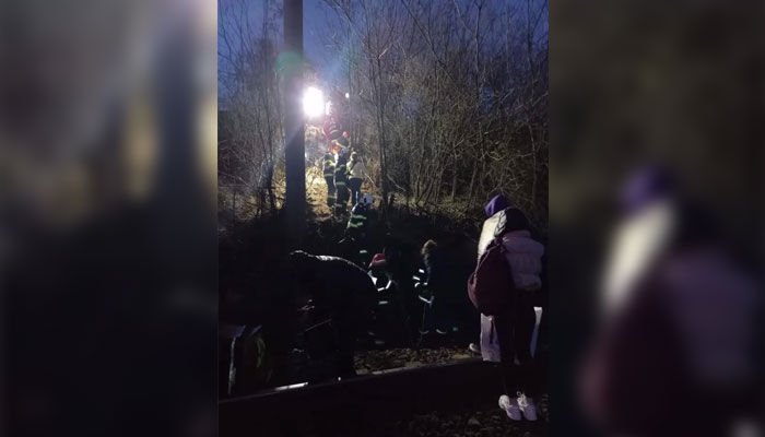 Влак с 280 пътници спря внезапно, за да избегне удар