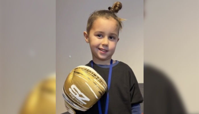 Момчето е с агресивен тумор и се нуждае от средства