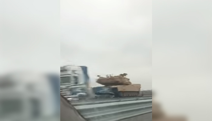 Видеото с колона с военна техника, бе разпространено от потребители