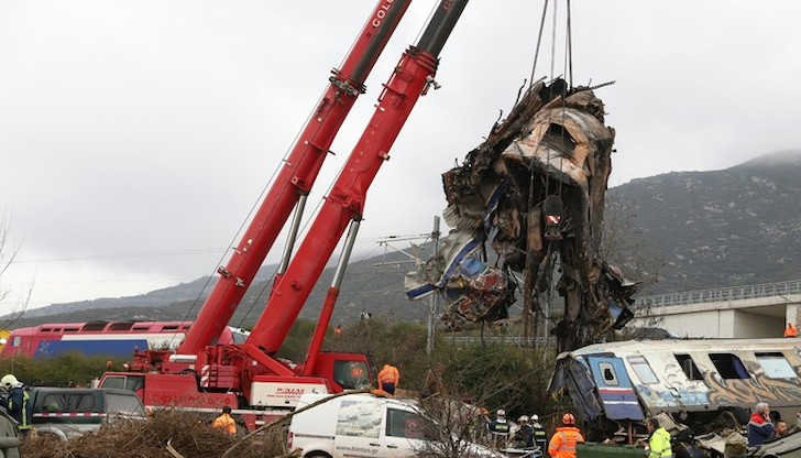 Посланието е в памет на загиналите във влаковата катастрофаОбади се,