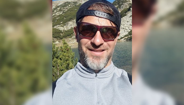 Учителят помогна в спасяването на 9 души от горяща сграда,