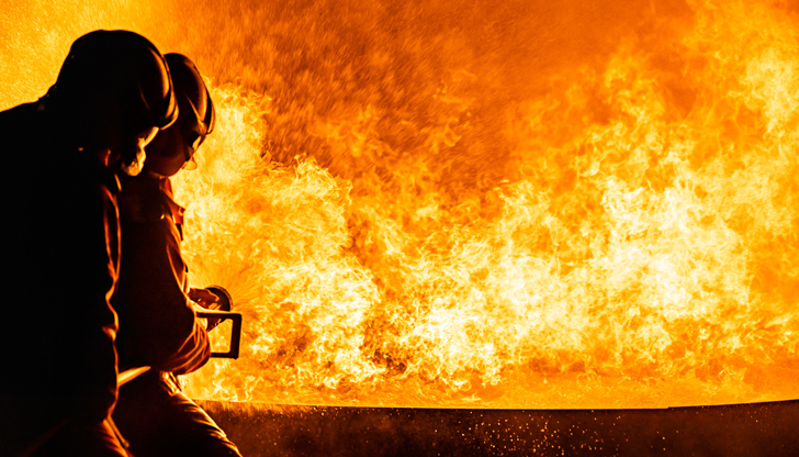 При инцидента са нанесени щети по гаража и намиращ се