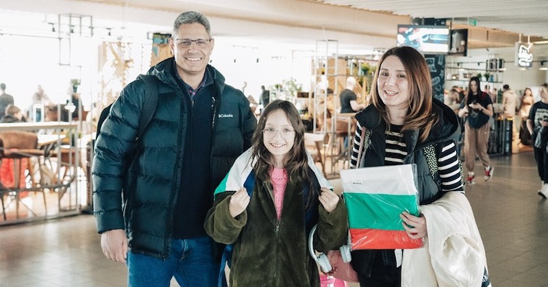 Българският трибагреник беше раздаден на заминаващи от София сънародници с