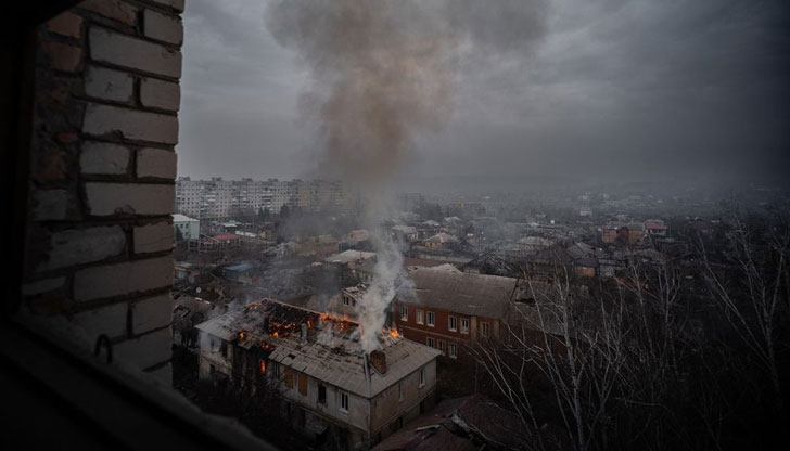 Снимка: Трима души загинаха при руски обстрел в Южна Украйна