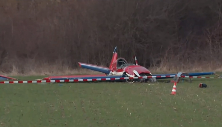 Мъжът е бил и без каскаПилотът на разбилия се самолет