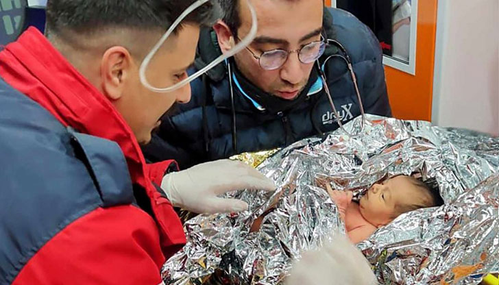 Оцелелите родители изживяват ужаса на това да не знаят каква