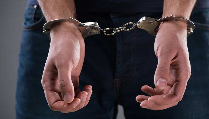 Привлечените като обвиняеми за престъплението са на 26 и 21