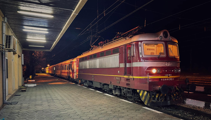 За инцидента потвърдиха от НКЖИБой между двама машинисти и началник