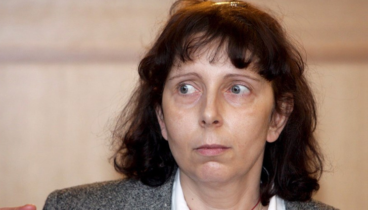 Осъдена на доживотен затвор, тя беше освободена при условия през