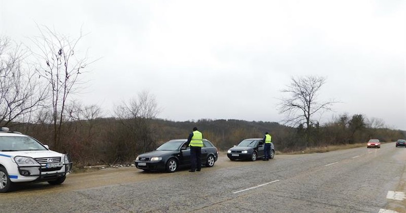 В операцията участват екипи на областната дирекция на МВР и