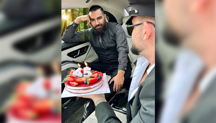 Костинбродският славей става на 45Азис празнува рожден ден на 7