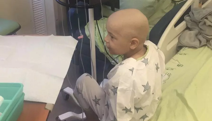 Малкият герой се бори с тежка бактериална инфекция след две