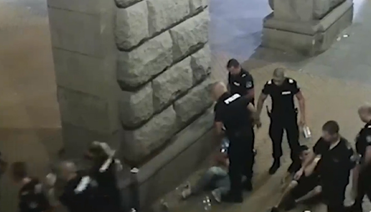 Разследването на полицейския произвол обаче, и до сега не е