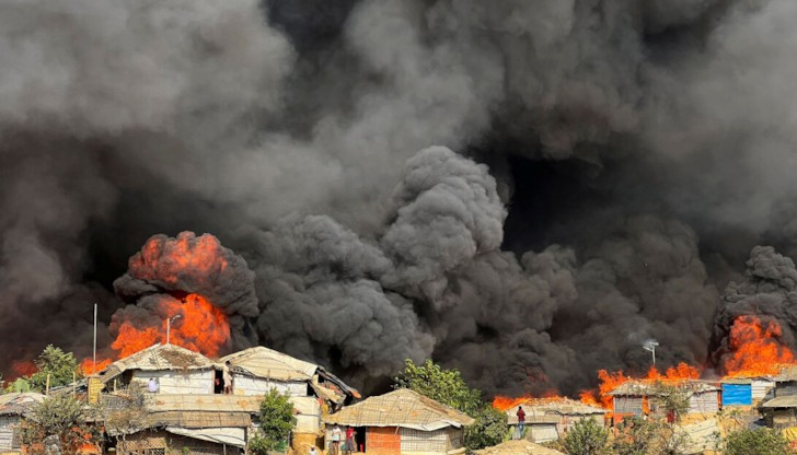 Потушаването на пожара отнема близо три часа12 000 души останаха