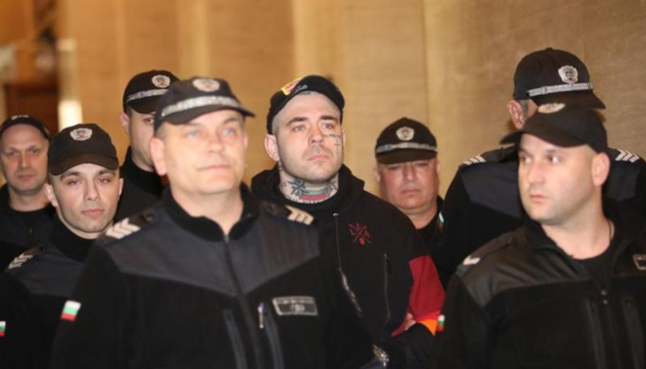 Причината за отлагането е, че адвокатът на подсъдимия Семерджиев е