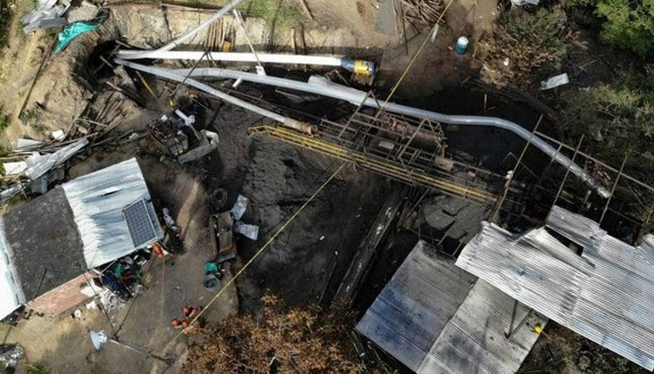 Още толкова хора са останали затиснатиНай-малко 11 души са загинали,