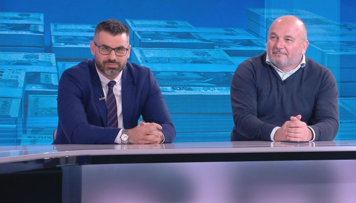 Това може да стане или чрез увеличаване на данъците, или