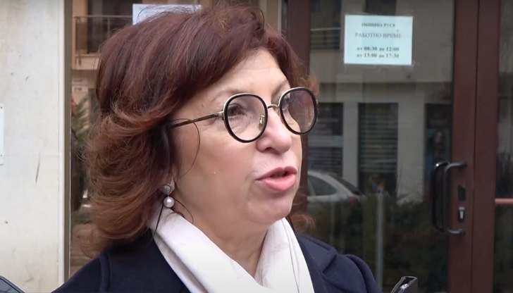 Според адвокат Рена Стефанова, единствената правна възможност за летището е