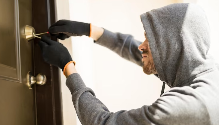 Обирите, някои от които извършени посред бял ден, не оставяли