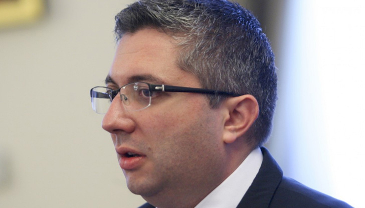 Трябва да се сложи край на приказките под Шишковия храст