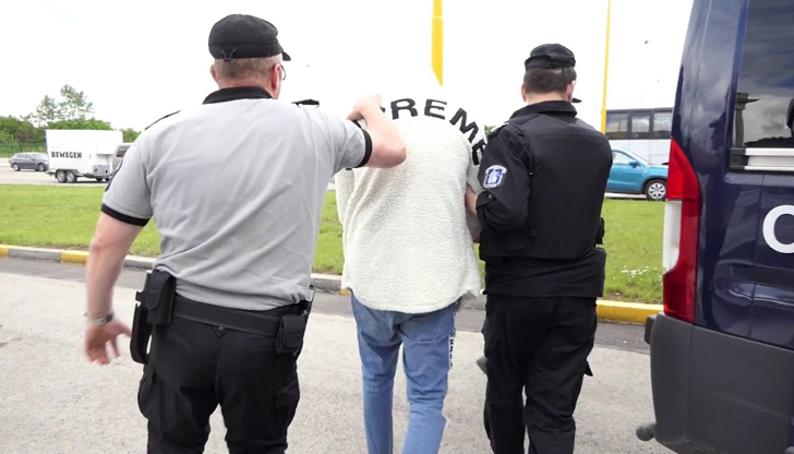 Шофьорът е български гражданин, не е криминално проявен13 мигранти от