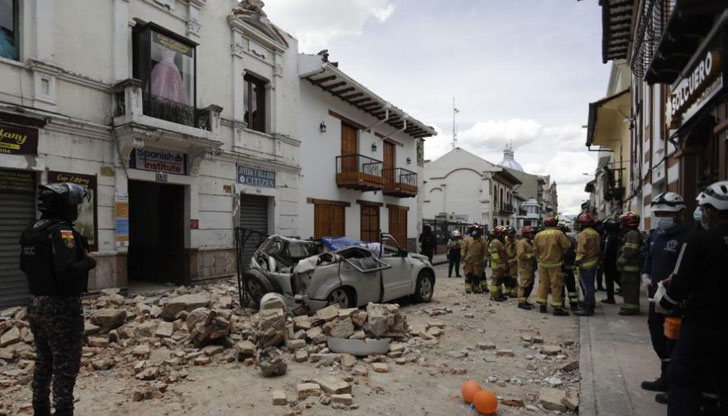 Съобщава се и за ранени, които по време на труса