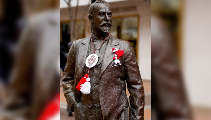 На 1 март някои знакови паметници в София също получиха