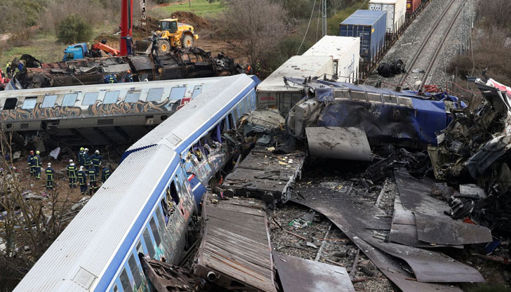 Уволнението идва в момент, когато полицията е критикувана за справянето