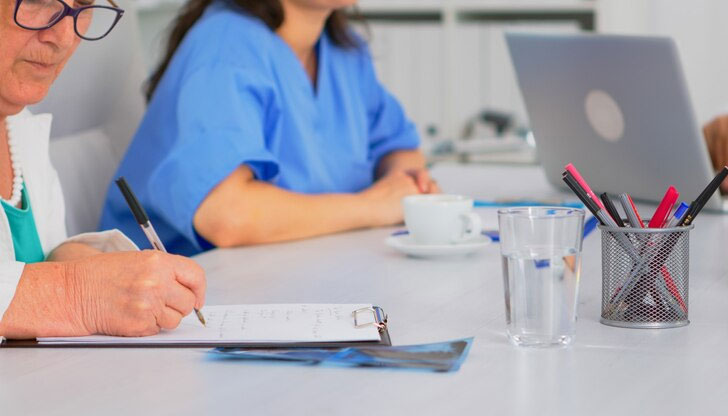 Броят на акушерките е крайно недостатъченОколо 63% от медицинските сестри