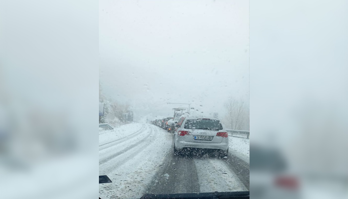 За ситуацията споделят потребители на фейсбук групата ГКПП Маказа -