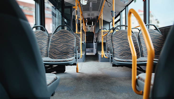 След внезапното спиране, жените са се озовали на пода на